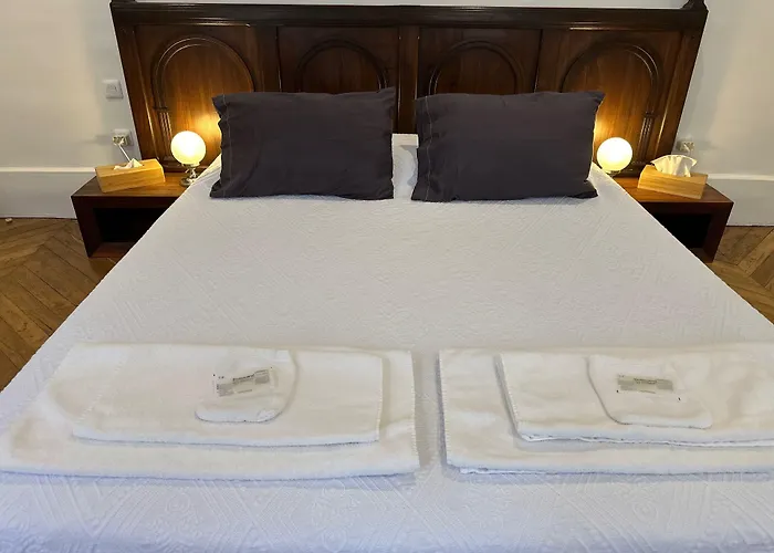 Chambre de charme au coeur du vieux Valence - Confort&Calme
